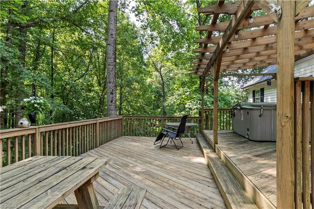 6275 Raven Forest Court, Winston-salem, NC 27105