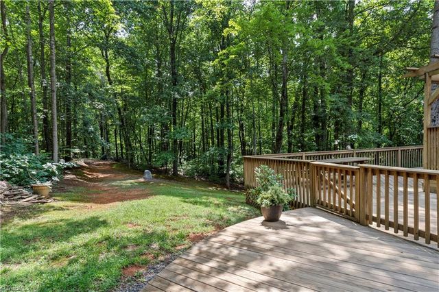 6275 Raven Forest Court, Winston-salem, NC 27105