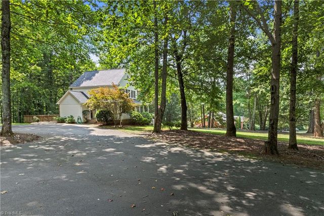 6275 Raven Forest Court, Winston-salem, NC 27105