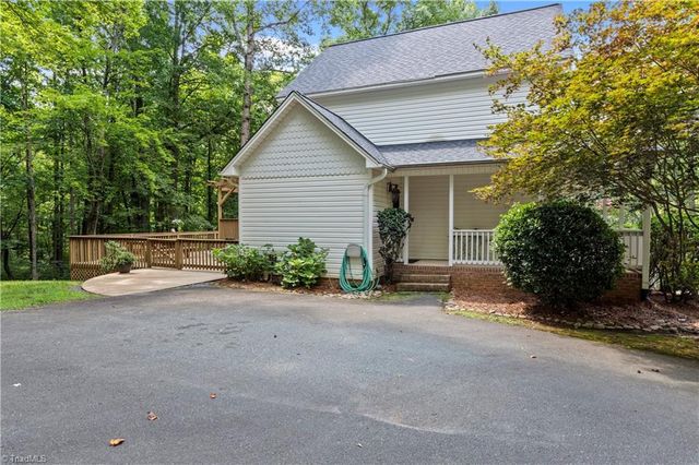 6275 Raven Forest Court, Winston-salem, NC 27105