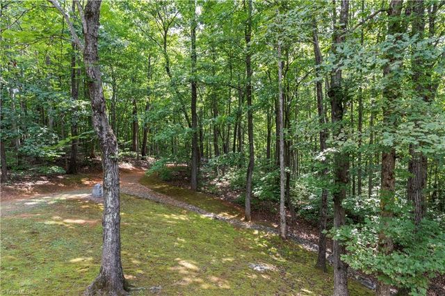6275 Raven Forest Court, Winston-salem, NC 27105