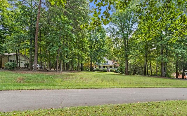 6275 Raven Forest Court, Winston-salem, NC 27105