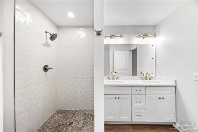 2014 Church St, Gulf Breeze, FL 32563