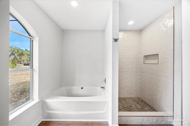 2014 Church St, Gulf Breeze, FL 32563