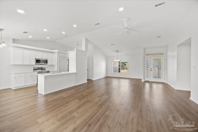 2014 Church St, Gulf Breeze, FL 32563