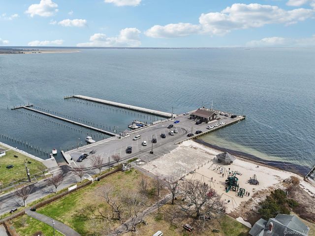 100 Bieselin Road, Bellport Village, NY 11713