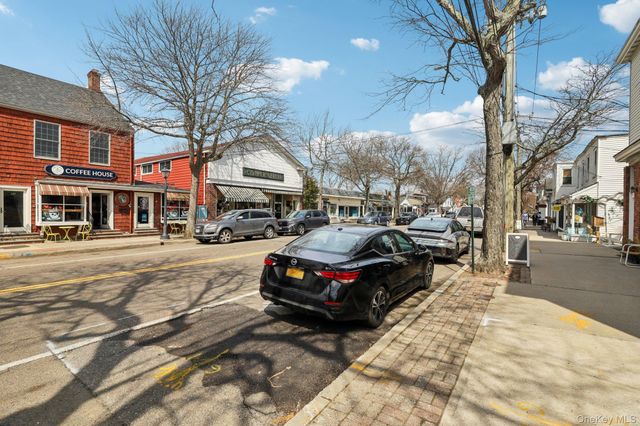 100 Bieselin Road, Bellport Village, NY 11713