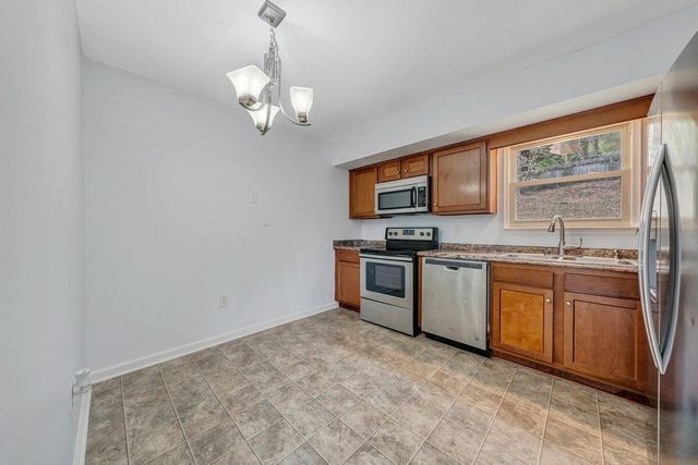 756 Kenyon RD, Vinton, VA 24179