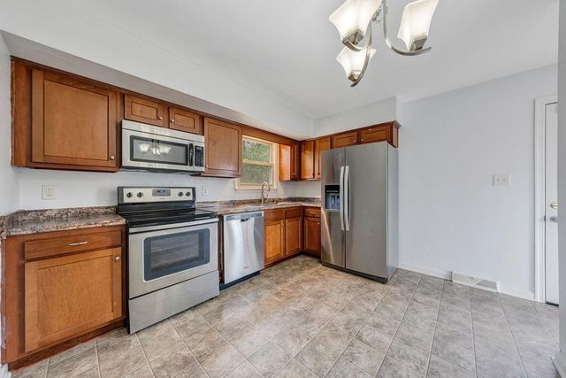 756 Kenyon RD, Vinton, VA 24179