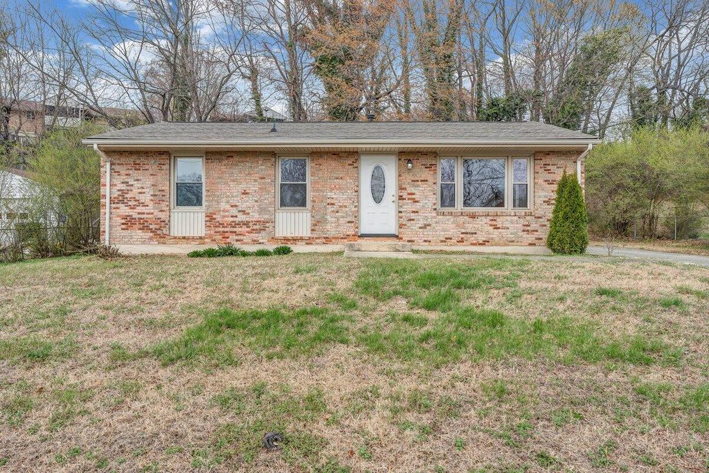 756 Kenyon RD, Vinton, VA 24179