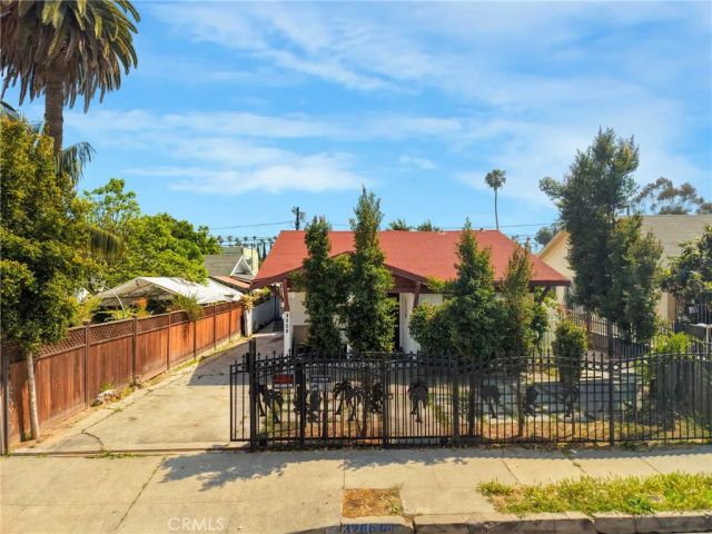 3206 W 27th, Los Angeles, CA 90018