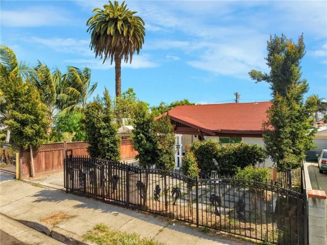 3206 W 27th, Los Angeles, CA 90018