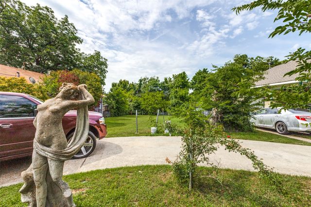 810 E 12th Street, Dallas, TX 75203