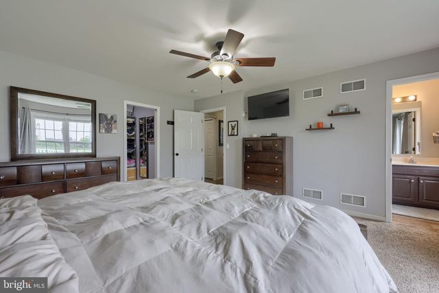 75 JOAN DR, York, PA 17404