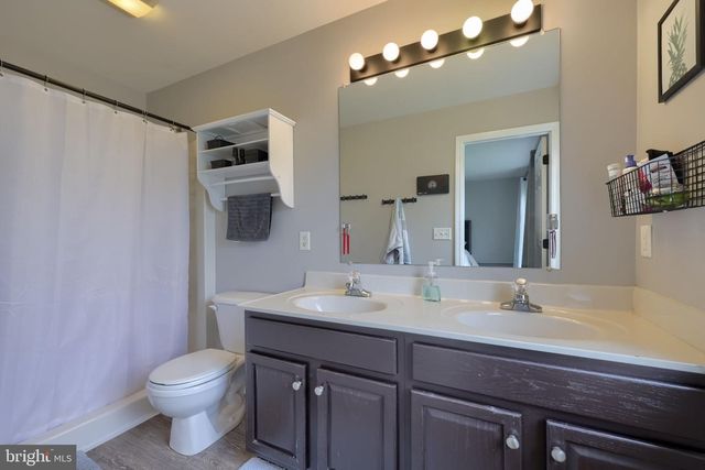 75 JOAN DR, York, PA 17404