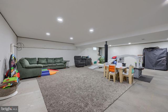 75 JOAN DR, York, PA 17404