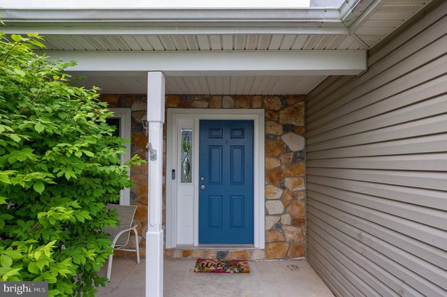75 JOAN DR, York, PA 17404