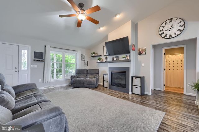 75 JOAN DR, York, PA 17404