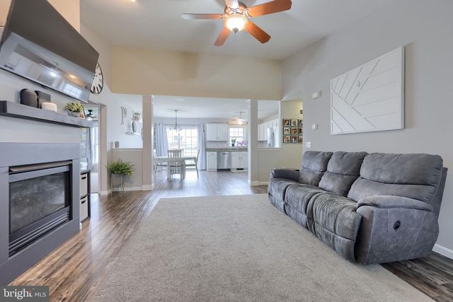 75 JOAN DR, York, PA 17404