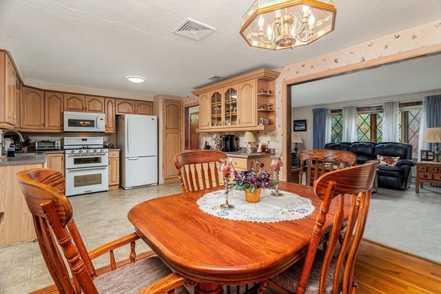 33 Monroe St, Shrewsbury, MA 01545