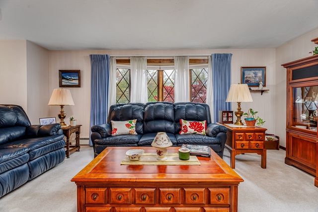 33 Monroe St, Shrewsbury, MA 01545