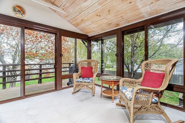 33 Monroe St, Shrewsbury, MA 01545