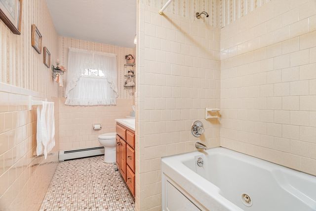 33 Monroe St, Shrewsbury, MA 01545