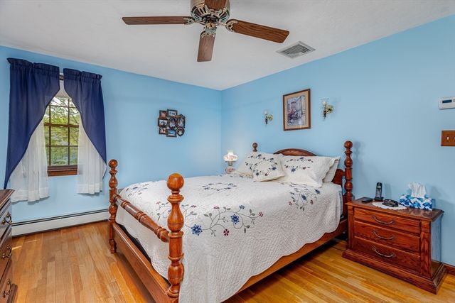 33 Monroe St, Shrewsbury, MA 01545