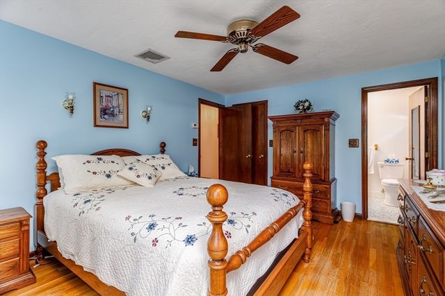 33 Monroe St, Shrewsbury, MA 01545