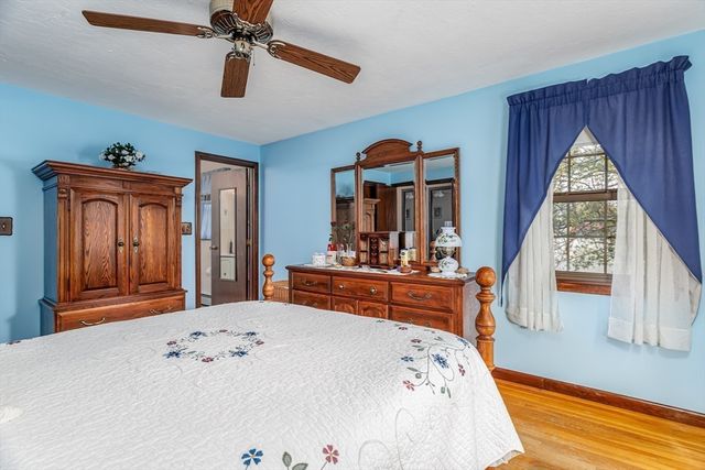 33 Monroe St, Shrewsbury, MA 01545
