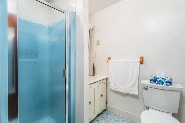 33 Monroe St, Shrewsbury, MA 01545