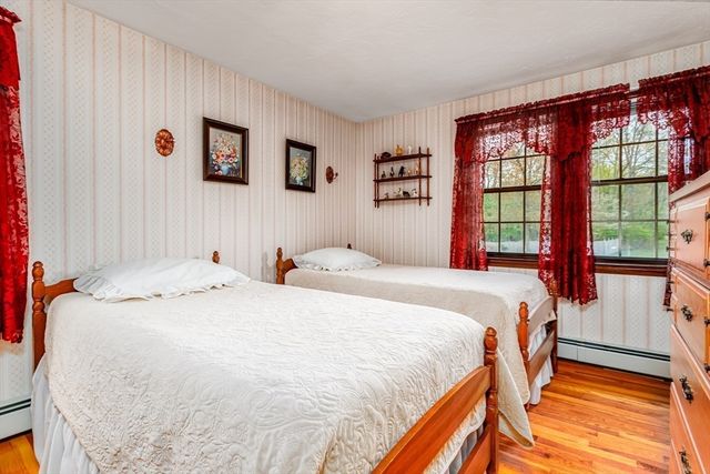 33 Monroe St, Shrewsbury, MA 01545