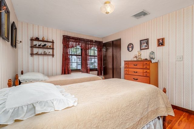 33 Monroe St, Shrewsbury, MA 01545