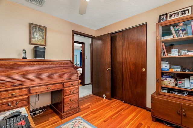 33 Monroe St, Shrewsbury, MA 01545