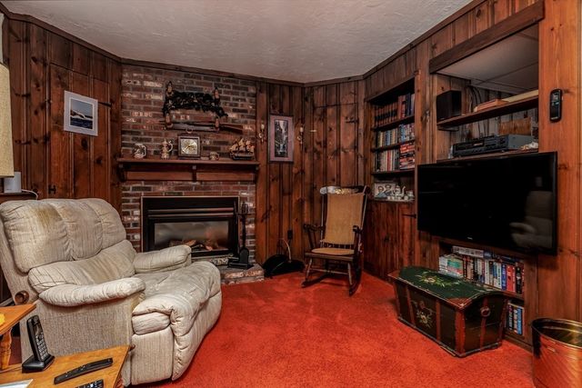 33 Monroe St, Shrewsbury, MA 01545