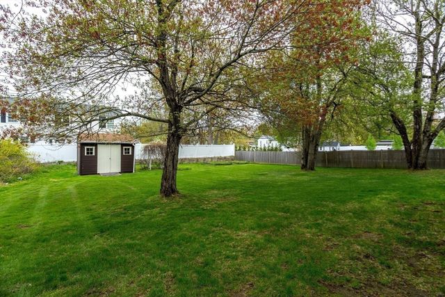 33 Monroe St, Shrewsbury, MA 01545