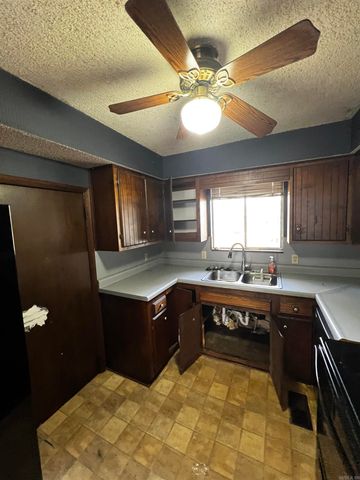 8210 Park Ave, Sherwood, AR 72120