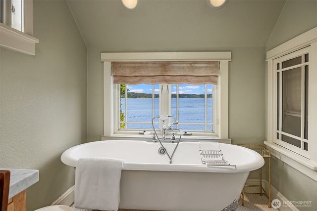 5426 Hyada Boulevard NE, Tacoma, WA 98422