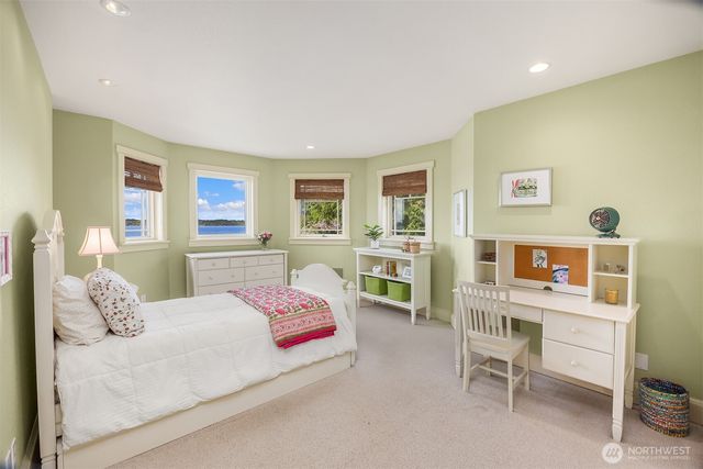 5426 Hyada Boulevard NE, Tacoma, WA 98422
