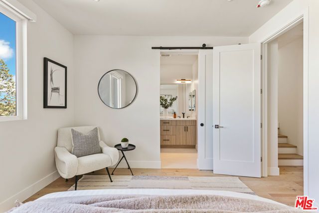 3218 S Barrington Avenue, Los Angeles, CA 90066