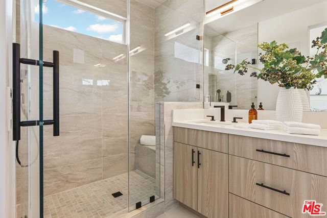 3218 S Barrington Avenue, Los Angeles, CA 90066