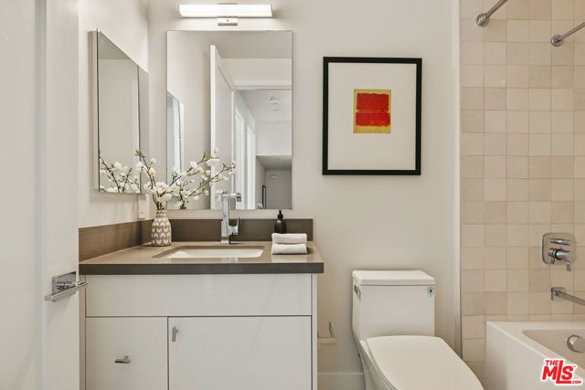 3218 S Barrington Avenue, Los Angeles, CA 90066