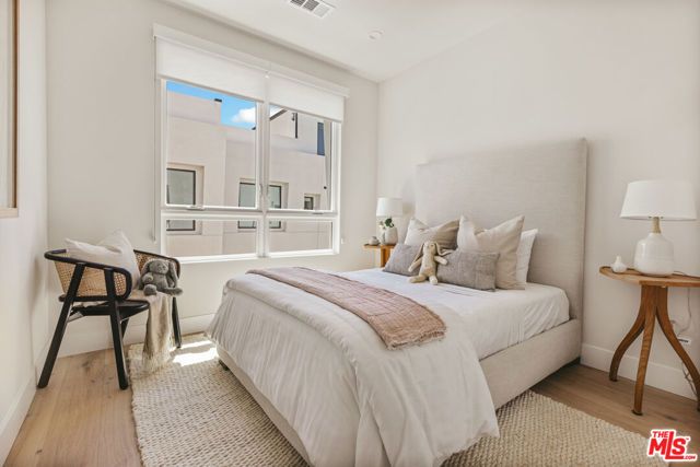 3218 S Barrington Avenue, Los Angeles, CA 90066