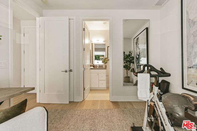 3218 S Barrington Avenue, Los Angeles, CA 90066