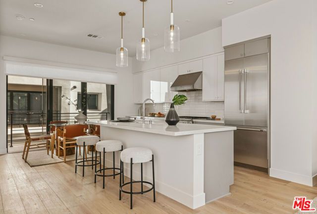 3218 S Barrington Avenue, Los Angeles, CA 90066