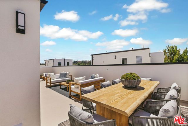 3218 S Barrington Avenue, Los Angeles, CA 90066