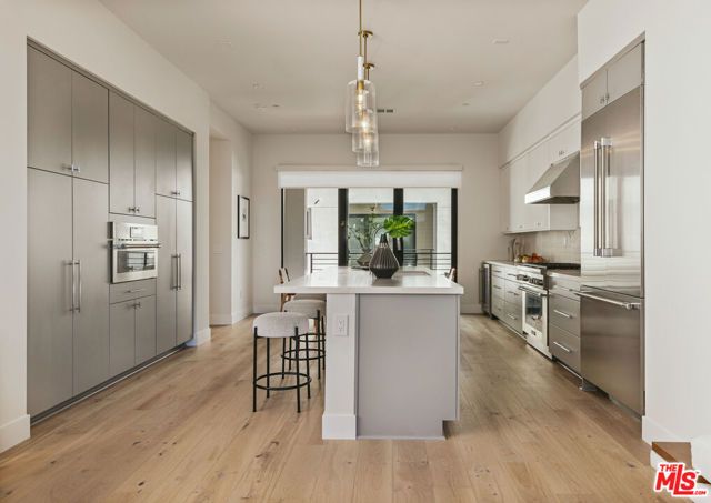 3218 S Barrington Avenue, Los Angeles, CA 90066