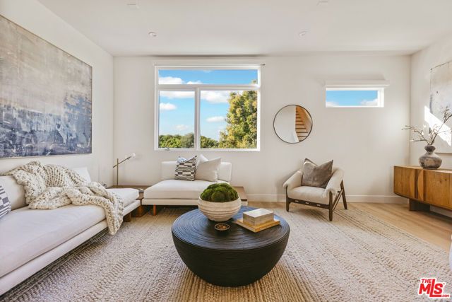 3218 S Barrington Avenue, Los Angeles, CA 90066