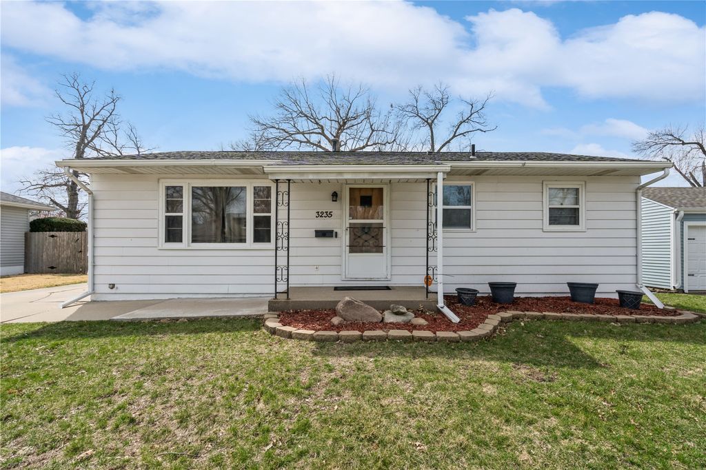 3235 Dairydale Court SE, Cedar Rapids, IA 52403