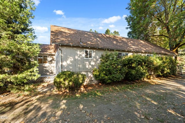 4827 Leonard Road, Grants Pass, OR 97527